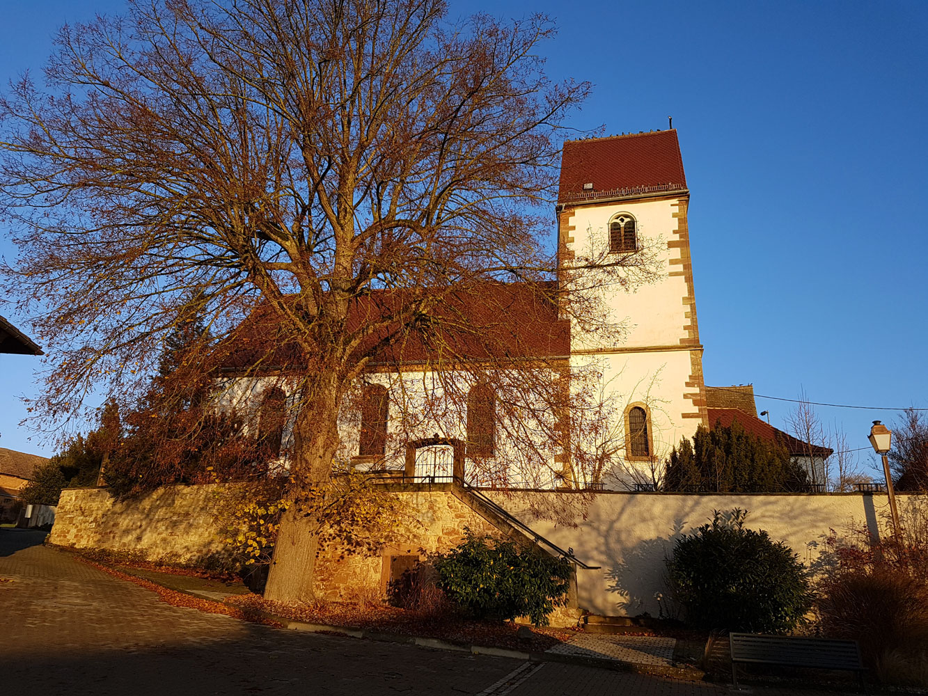 église de Durningen à l'automne